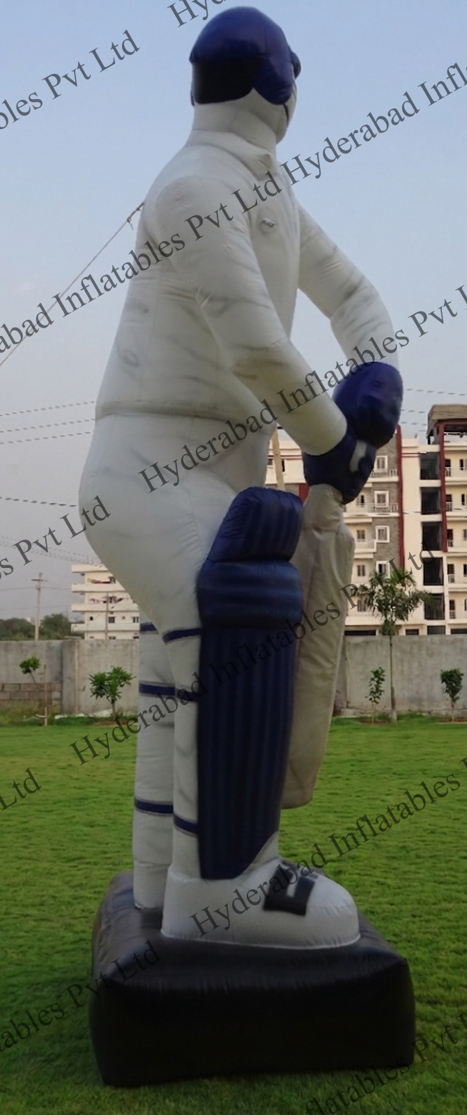 Giant Cricketer - Image 5